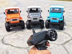 Радиоуправляемая модель джипа MN MODEL Toyota FJ45 4WD 1:12 MN-40G